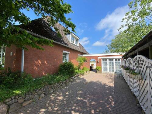 Wohnhaus in Nebel - 9 Zimmer Einfamilienhaus zum Kaufen in Nebel