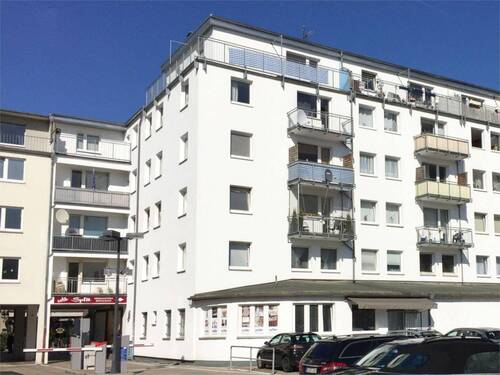Hausrückseite mit Balkon - 2 Zimmer Etagenwohnung in Braunschweig