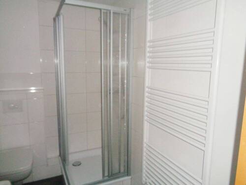 Bad mit Dusche - 