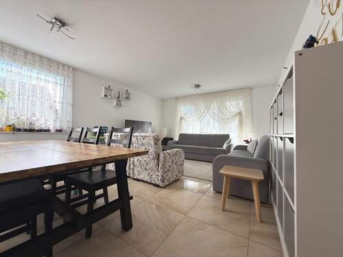 Wohnzimmer EG - 8 Zimmer Mehrfamilienhaus, Wohnhaus zum Kaufen in Steinenbronn