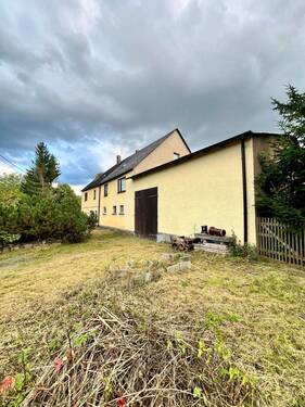 Ansicht Seite Straße mit Zufahrt - 4 Zimmer Mehrfamilienhaus, Wohnhaus in Lengenfeld