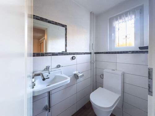 Gäste WC beim Hauseingang - 