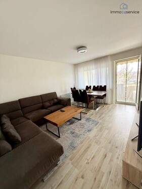 Wohnzimmer - 3 Zimmer Etagenwohnung zum Kaufen in Singen