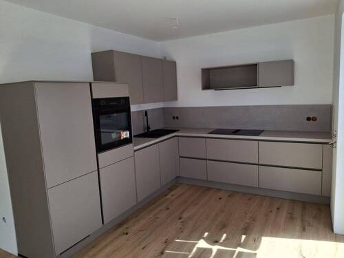 Bild 1 - Erstbezug mit Terrasse: Stilvolle 3-Zi.-Wohnung + Einbauküche inklusive 