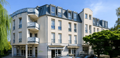 Hausansicht - Stilvolle 3-Zimmer-Wohnung mit Balkon, Einbauküche & Tiefgarage in Leipzig-Gohlis Nord I Neu saniert