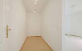 Ankleide im Schlafzimmer im UG - 