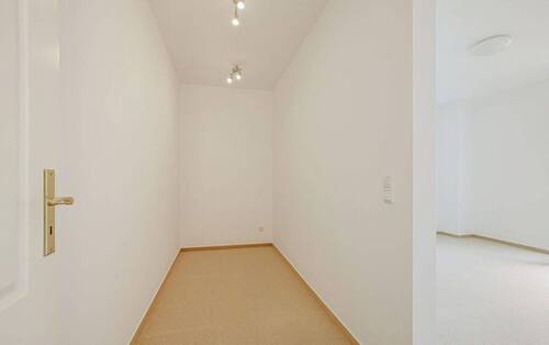 Ankleide im Schlafzimmer im UG - 