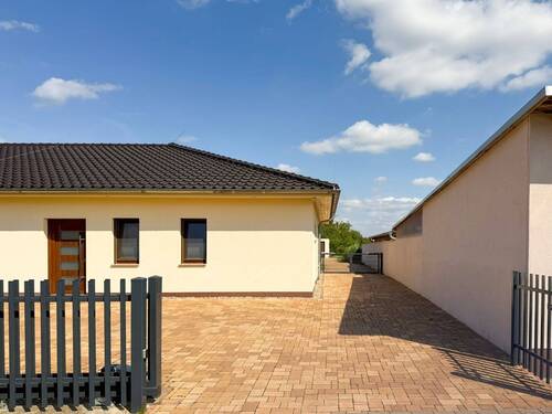 Großzügige Einfahrt - 