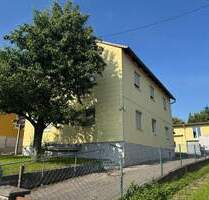 Sanierungsbedürftiges Wohnhaus mit 2 Garagen, Carport und Werkstatt, ideal für Handwerker - Mering