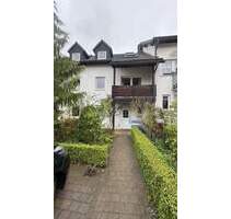 Charmantes Reihenhaus mit Garten in 08280 Aue + Garagen