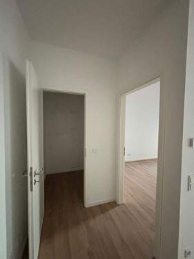 Bild 1 - **einen Monat mietfrei wohnen** 2-Zimmer-Wohnung mit Einbauküche E2-00-04 WE 105
