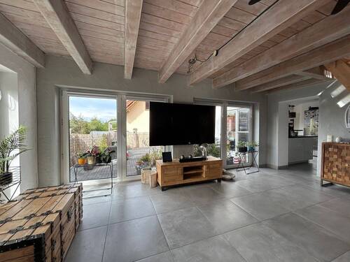 Wohnbereich mit Terrassenzugang - 4 Zimmer Etagenwohnung zum Kaufen in Wachenroth