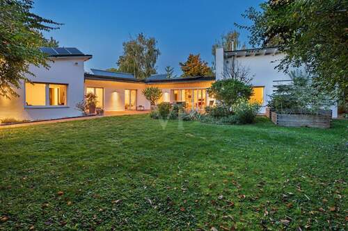 Titelbild - 9 Zimmer Bungalow zum Kaufen in Gräfelfing