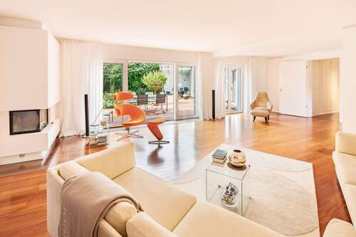 Wohnzimmer mit Terrassenzugang - Bungalow mit 249,30 m² in Gräfelfing zum Kaufen