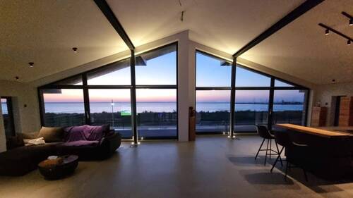 Wasserblick bei Nacht - Luxuriöse Penthousewohnung in der ersten Reihe zum Meer…