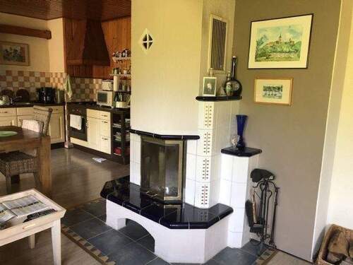 offene Küche mit Kamin - 