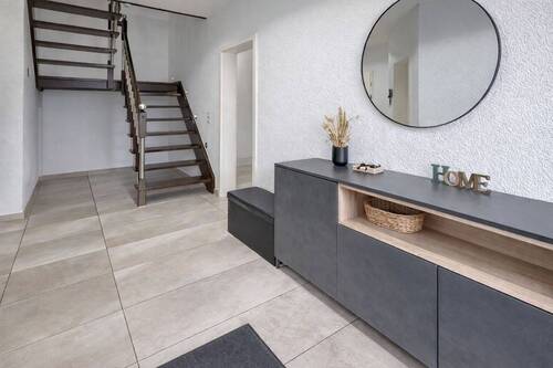 Eingangsbereich - 6 Zimmer Einfamilienhaus zum Kaufen in Olpe