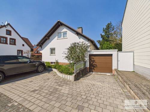 Frontansicht des Hauses - Mehrfamilienhaus, Wohnhaus mit 222,00 m&sup2; in Mackenbach zum Kaufen