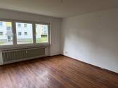 Wohnzimmer - Renovierungsbedürftige Eigentumswohnung mit attraktivem Grundriss!