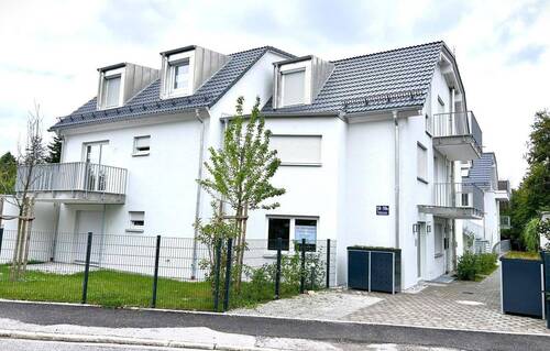Hauptgebäude - Eine wunderschöne 3 Zimmer Dachterrassenwohnung in München Trudering