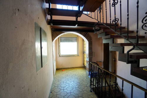 Treppenhaus EG - 6 Zimmer Mehrfamilienhaus, Wohnhaus in Marsberg / Erlinghausen