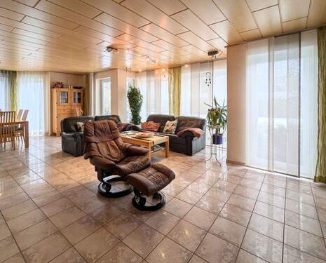 EG Wohnen mit großer Fensterfront - 