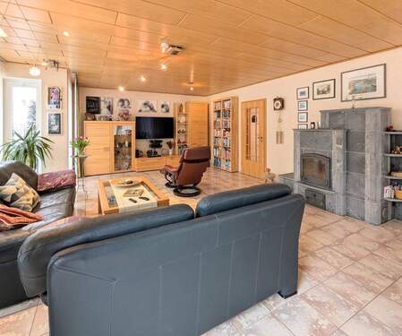 EG Wohnen mit Kaminofen - 