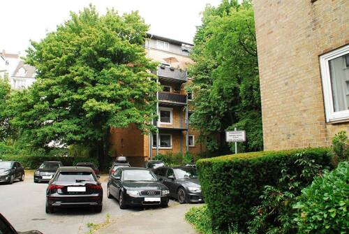 Blick von Süden (Zimmerstraße) - Sehr ruhig auf der Uhlenhorst: Preiswerte 3-Zimmer-ETW (ca. 64 m²) in 22085 Hamburg