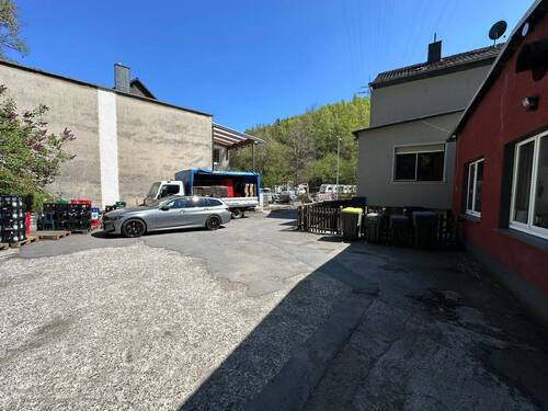 Hof vor der Halle - 