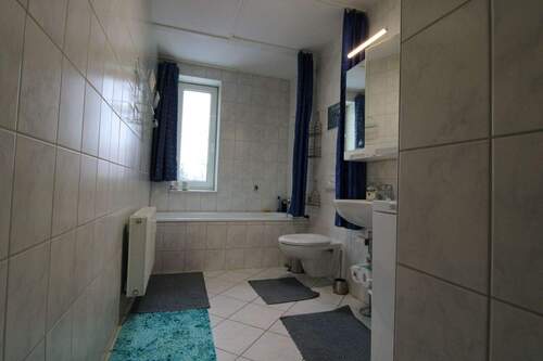Badezimmer mit Wanne - 