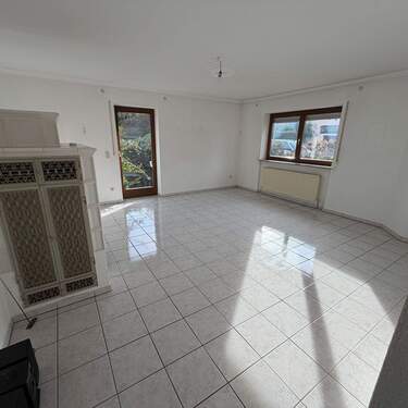 FH562_Wohnzimmer - 7 Zimmer Einfamilienhaus zum Kaufen in Weidenberg