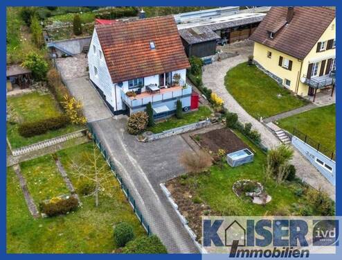 Luftaufnahme - Ein Haus mit Charme auf tollem Grundstück!