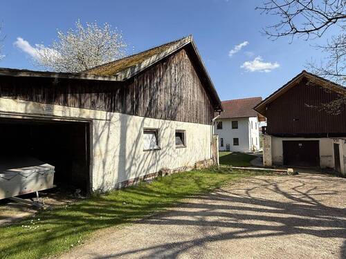 Nebengebäude mit Garage - 
