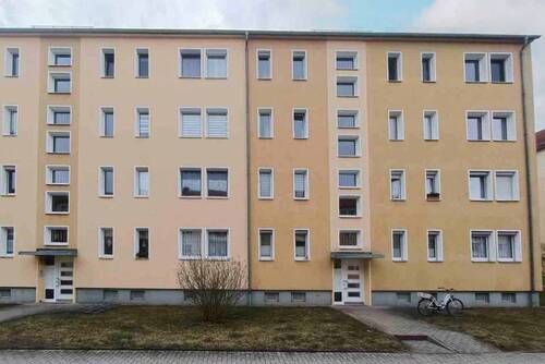 Hausansicht Stöntzscher Str - Ort der Gemütlichkeit: 2-Zi.-Whg. in Vorstadtlage
