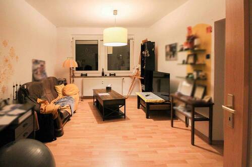 Wohnzimmer - 2 Zimmer Etagenwohnung zum Kaufen in Pegau
