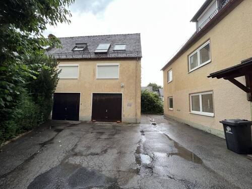 Doppelgarage mit Wohnung - 