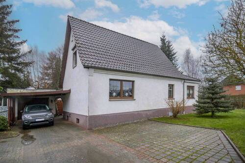 Einfahrt - 4 Zimmer Einfamilienhaus zum Kaufen in Süderholz