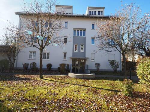 Ansicht Haus - Charmante Gartenwohnung über zwei Etagen in Poing