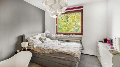 1. OG Schlafzimmer 1 - 