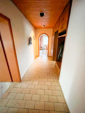 Flur im Erdgeschoss - Mehrfamilienhaus, Wohnhaus mit 250,00 m&sup2; in Gütersloh zum Kaufen