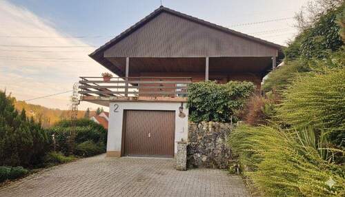 Haus, Garage, Vorplatz - 