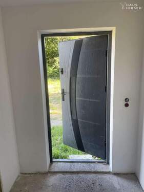 Hauseingang m Gartenblick - 7 Zimmer Einfamilienhaus zum Kaufen in Löbau