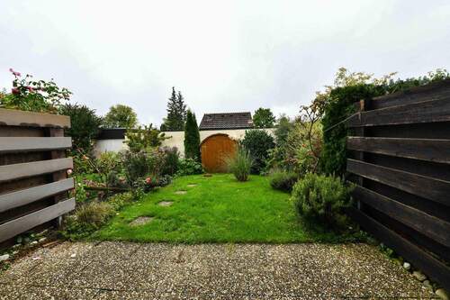 Garten mit Terrasse - 5 Zimmer Reihenmittelhaus zum Kaufen in Böblingen