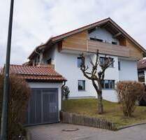helle 2- Zimmer DG Wohnung mit Südostbalkon, energetisch saniert, Bergblick, E-Ladestation - Raubling