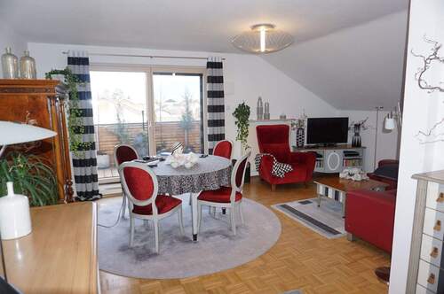 Wohnzimmer - Etagenwohnung in Raubling