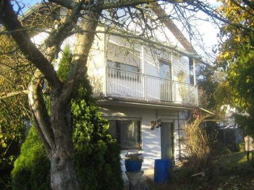 Außenansicht Süd-Osten - Grundstück in ruhiger Lage - fast am Waldrand - mit älterem EFH