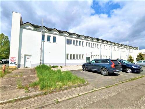 Außenansicht mit Parkplatz - Büro mit 59,50 m&sup2; in Leipzig zur Miete