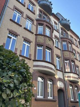 Außenansicht - Geräumige 3-Raum-Wohnung mit Balkon in der Nähe des Gutenberg-Gymnasiums