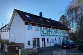 Straßenansicht - 7 Zimmer Mehrfamilienhaus, Wohnhaus zum Kaufen in Bad Laasphe