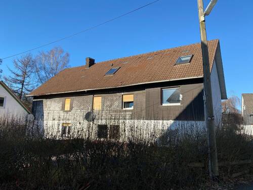 Straßenansicht - Mehrfamilienhaus, Wohnhaus mit 300,00 m&sup2; in Bad Laasphe zum Kaufen